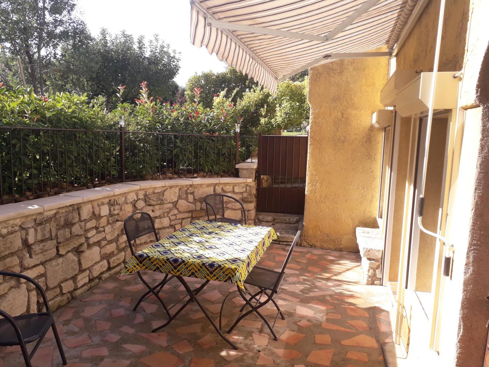 Agreable Studio Pres De St Remy De Provence Eyragues Exterior photo