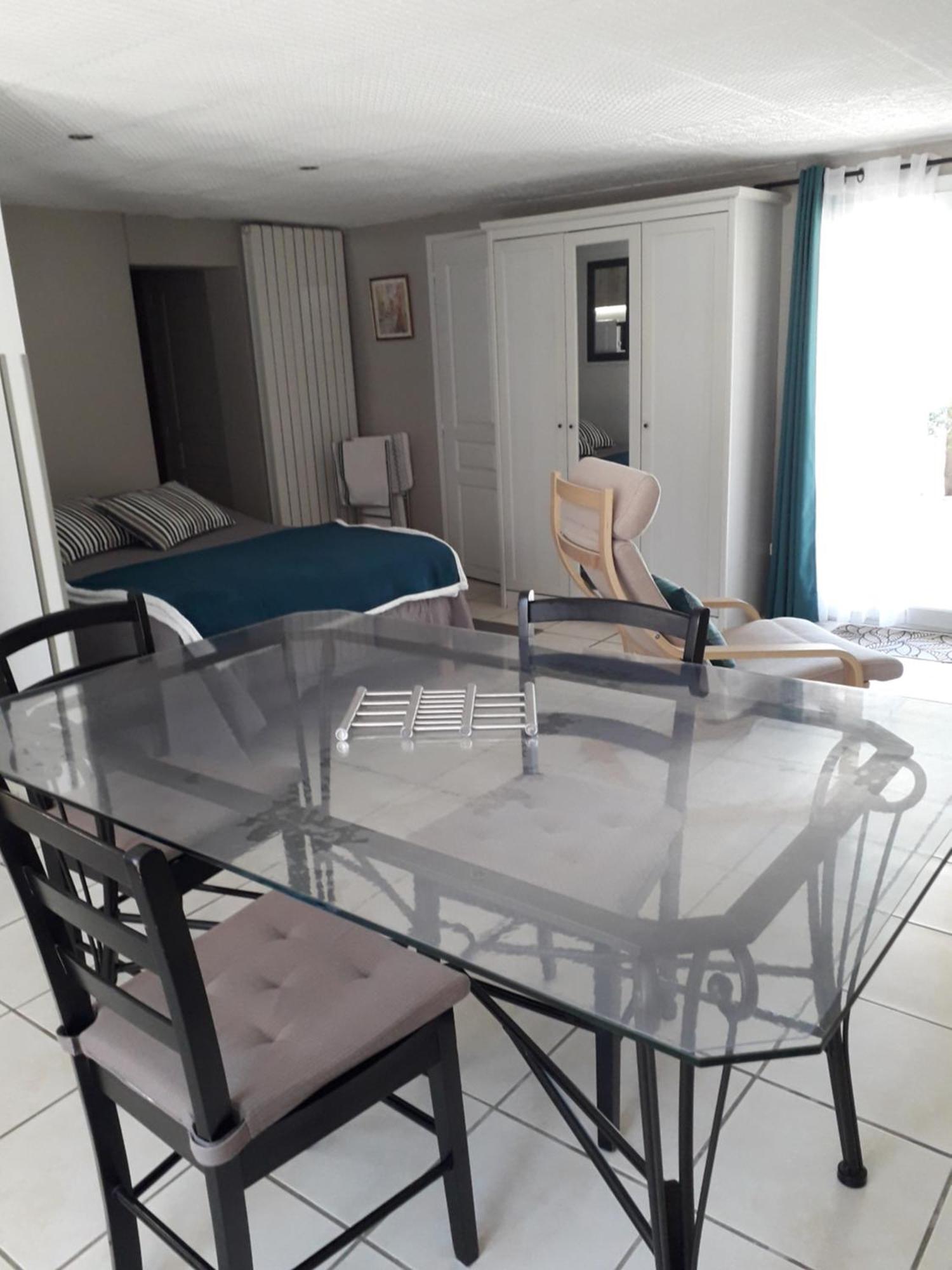 Agreable Studio Pres De St Remy De Provence Eyragues Exterior photo