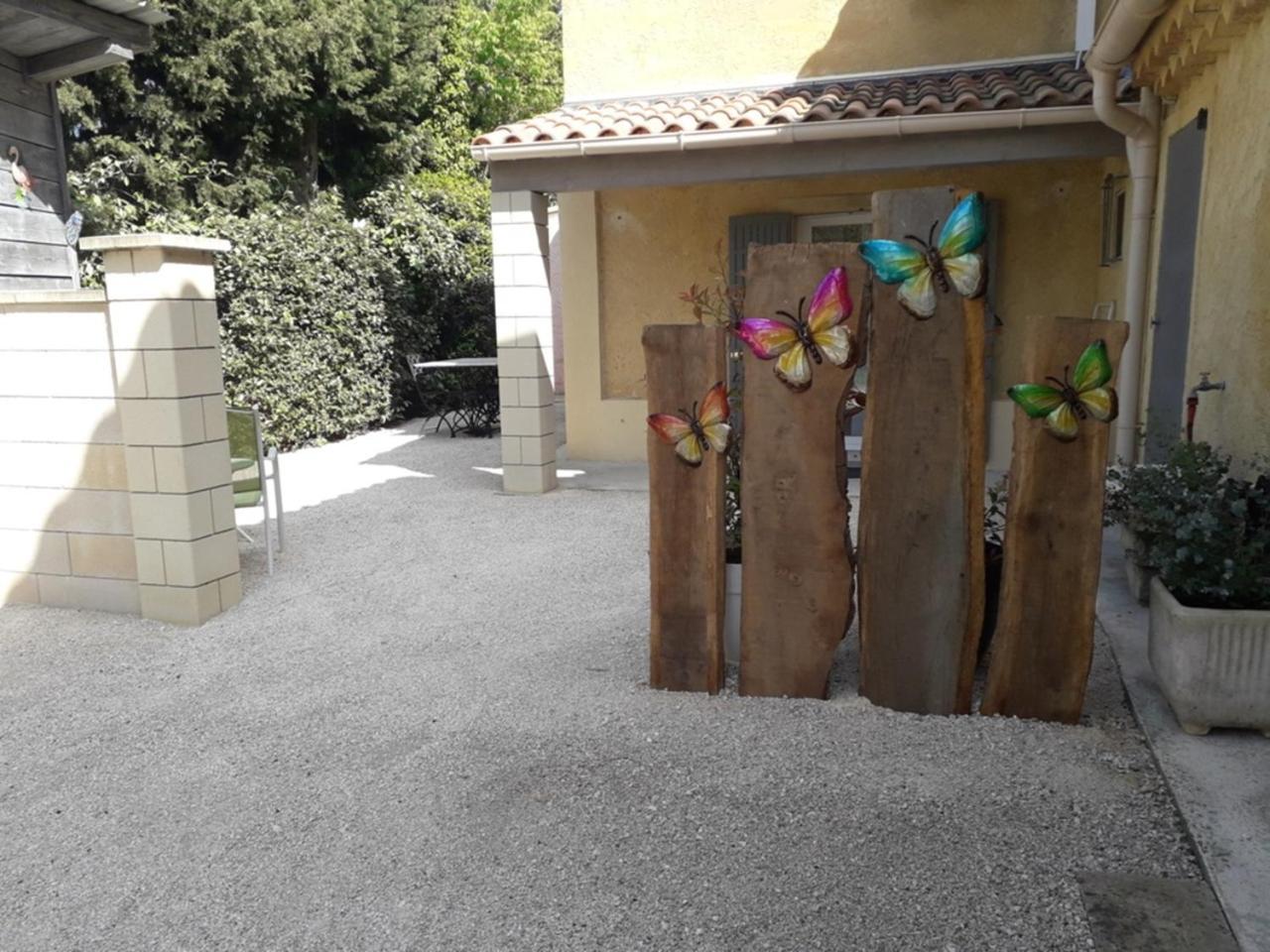 Agreable Studio Pres De St Remy De Provence Eyragues Exterior photo